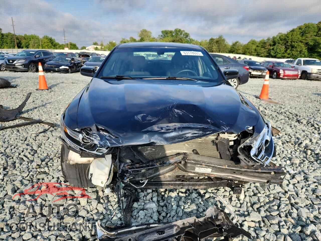FORD TAURUS 2019 - 1FAHP2E85KG102936