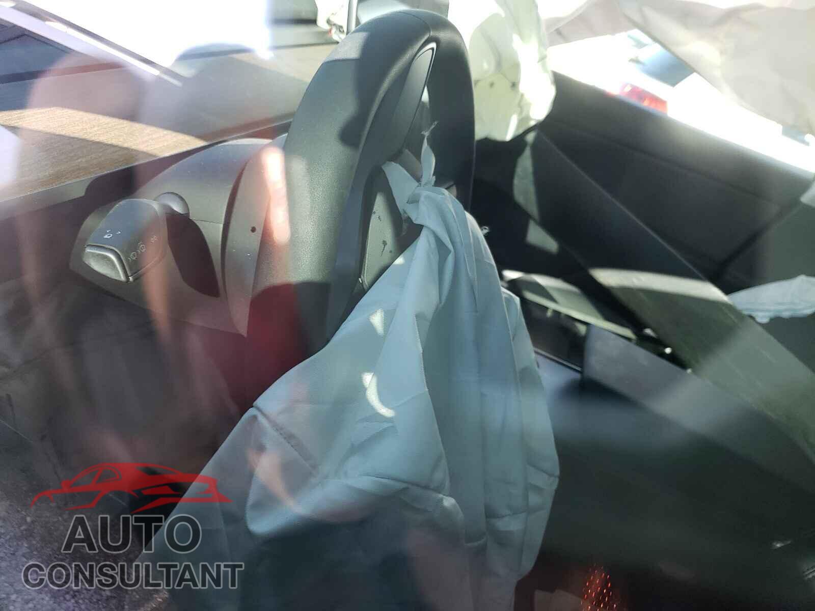 TESLA MODEL Y 2021 - 5YJYGDEF1MF252575
