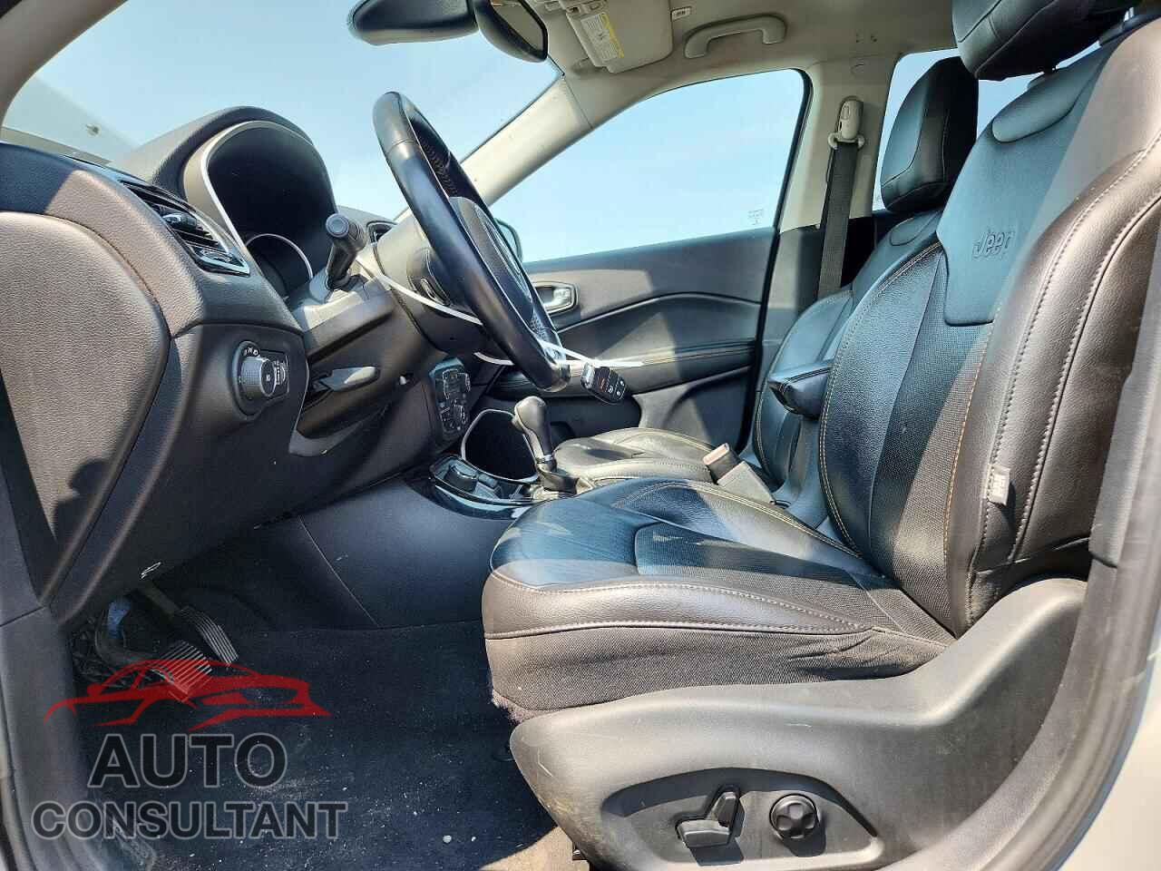 JEEP COMPASS 2019 - 3C4NJDCB1KT673053