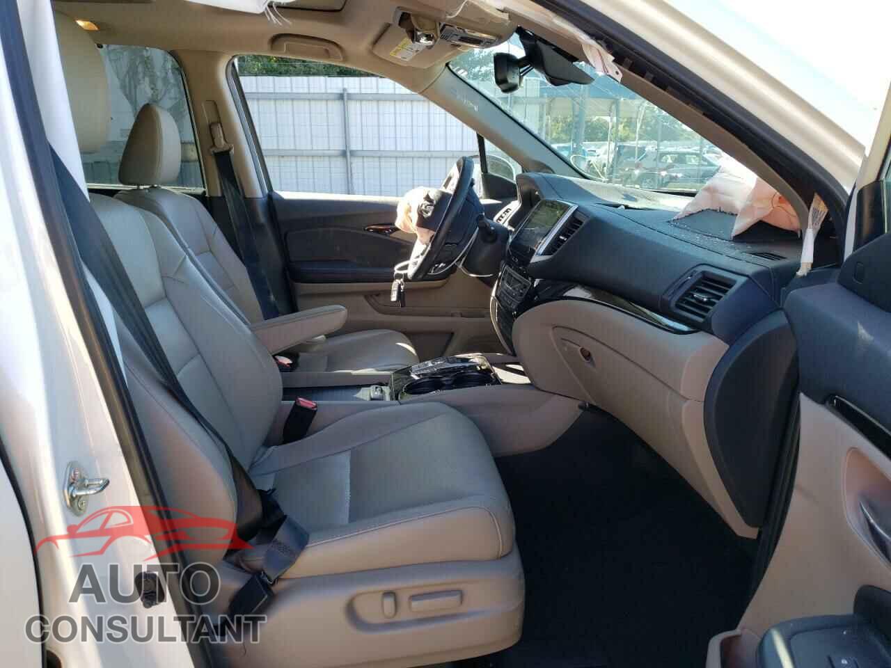 HONDA PILOT 2017 - 5FNYF6H09HB072529