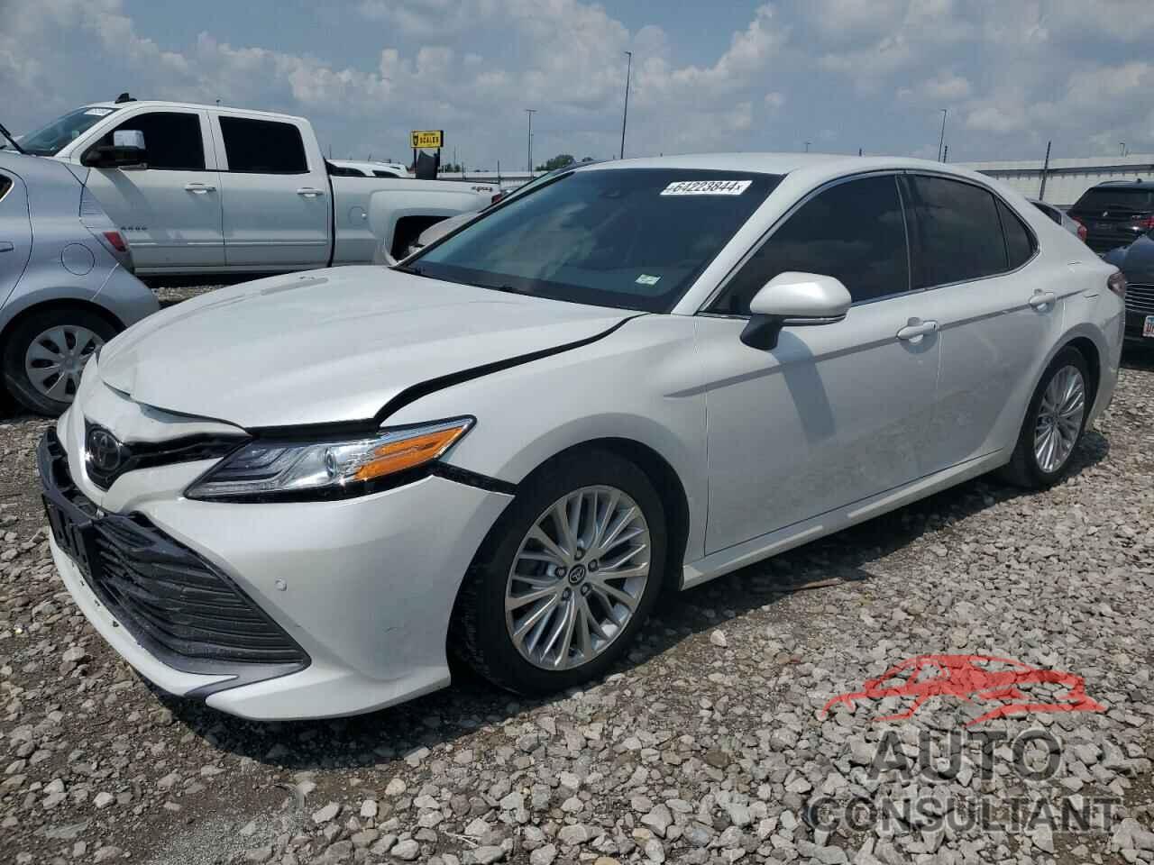 TOYOTA CAMRY 2018 - 4T1B11HK4JU006200