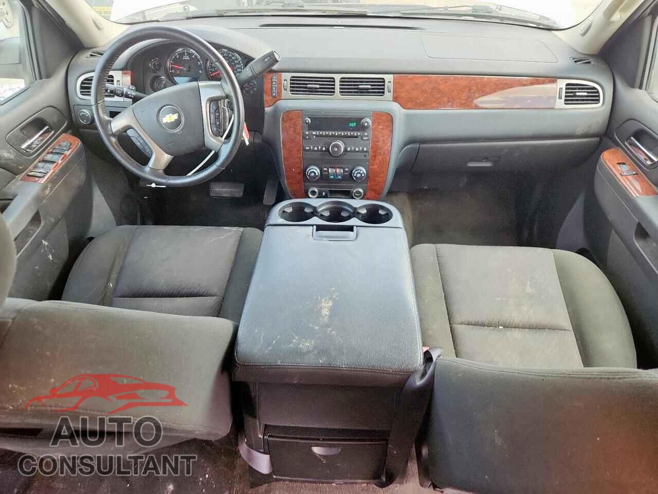 CHEVROLET SUBURBAN 2013 - 1GNSCHE09DR132934