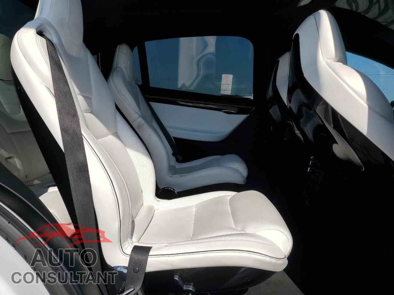 TESLA MODEL X 2016 - 5YJXCBE21GF019275