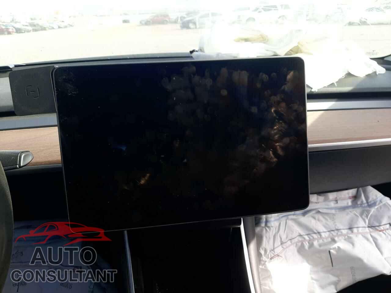TESLA MODEL 3 2019 - 5YJ3E1EB6KF199266