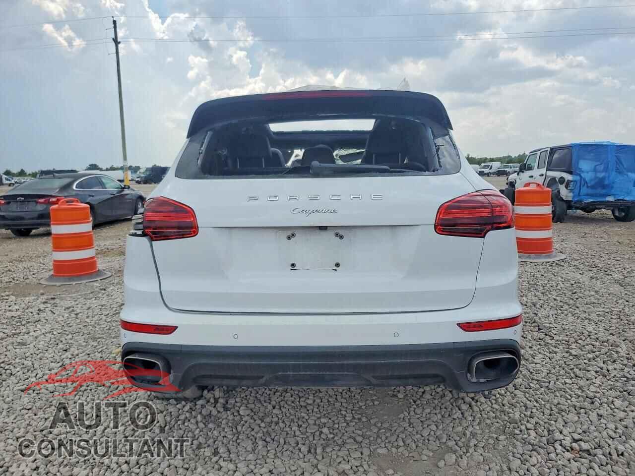 PORSCHE CAYENNE 2016 - WP1AA2A24GLA08784