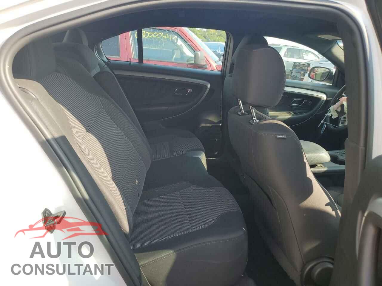 FORD TAURUS 2018 - 1FAHP2E87JG110101