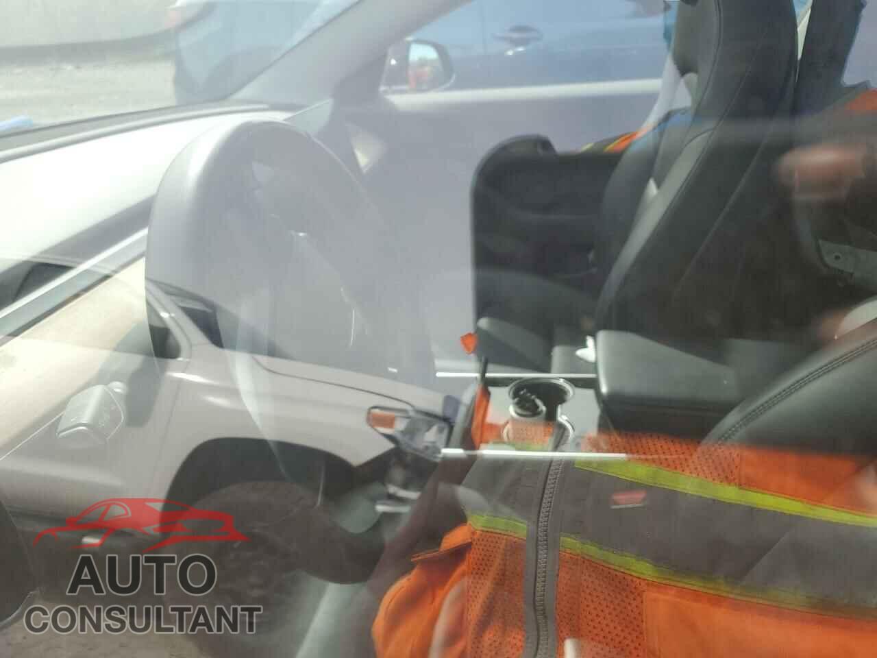 TESLA MODEL 3 2018 - 5YJ3E1EB9JF068203