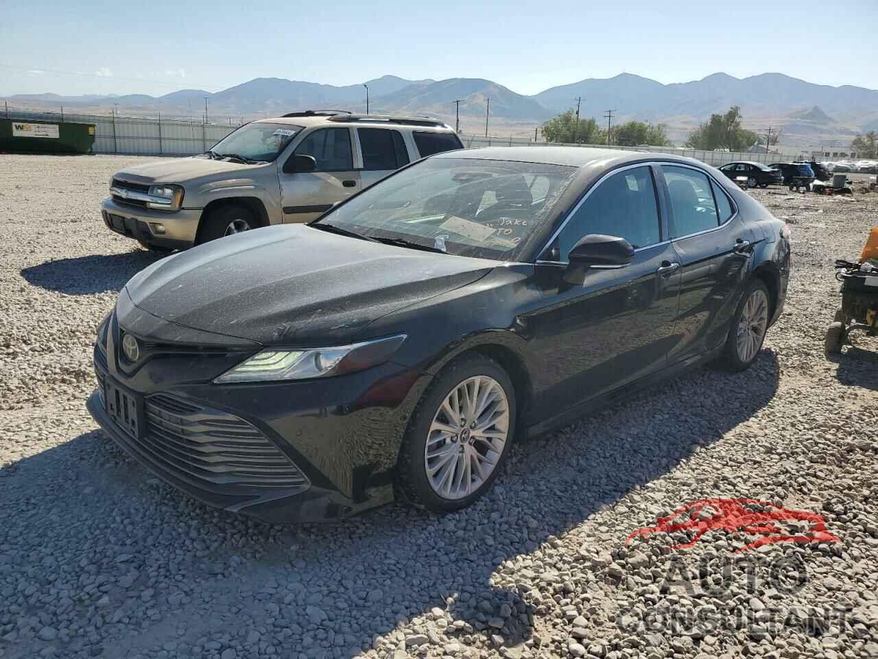 TOYOTA CAMRY 2018 - 4T1B11HK4JU052495