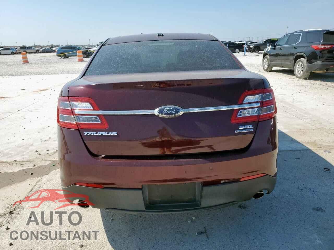 FORD TAURUS 2018 - 1FAHP2E80JG105547