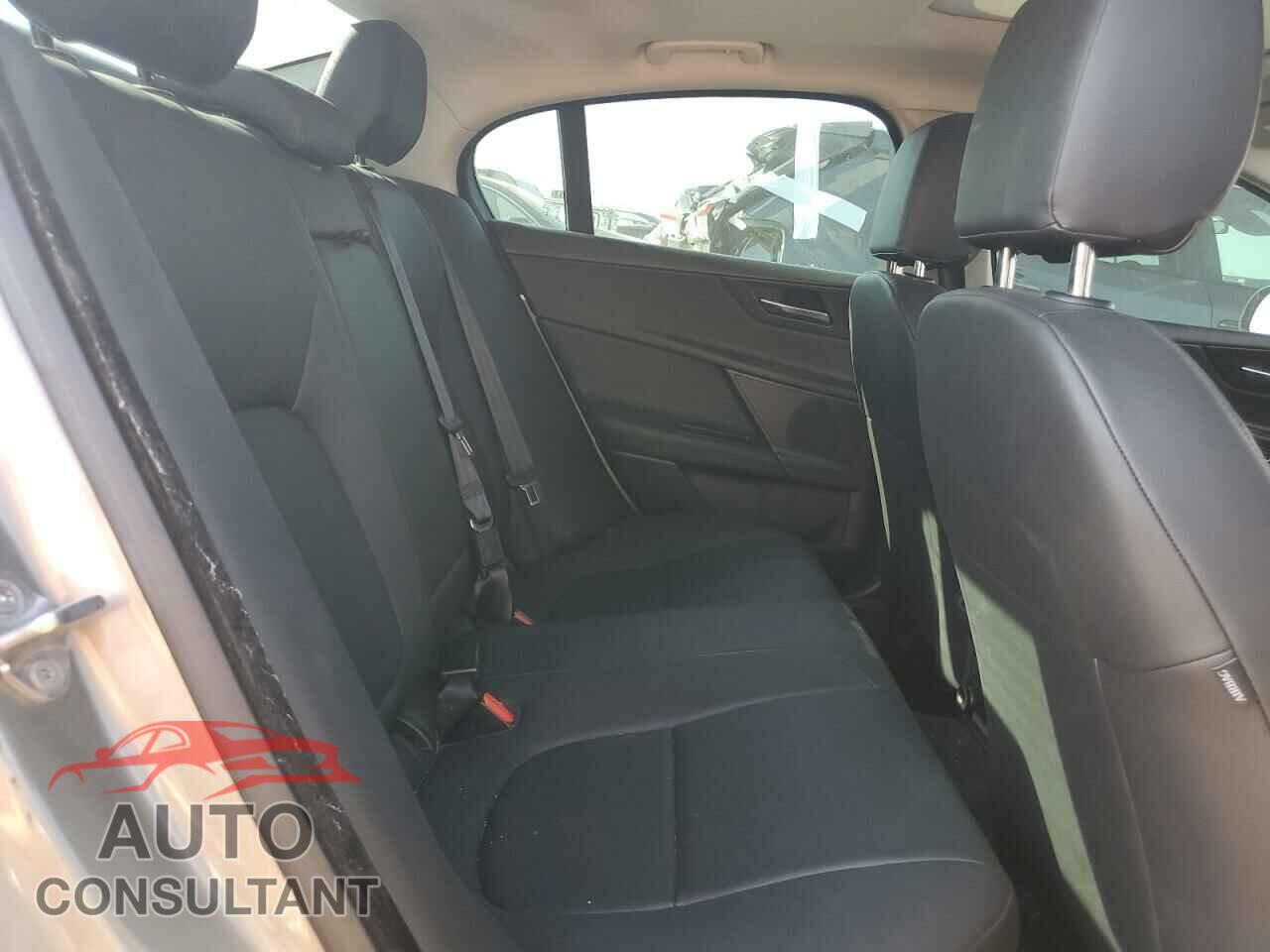JAGUAR XE 2017 - SAJAJ4BV9HCP10771