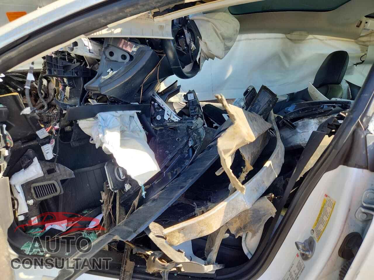 TESLA MODEL 3 2018 - 5YJ3E1EB2JF120657