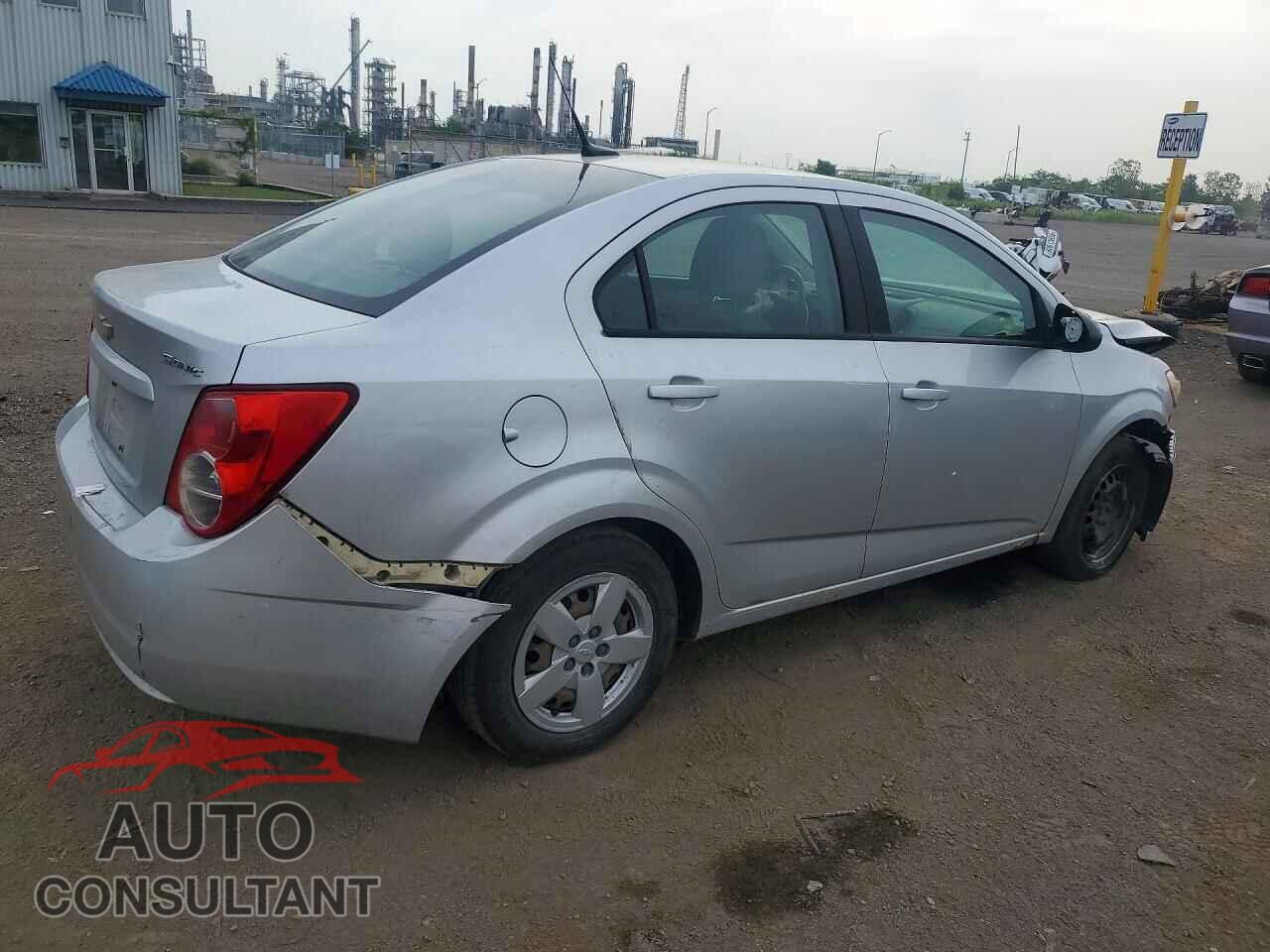 CHEVROLET SONIC 2014 - 1G1JB5EH3E4128526