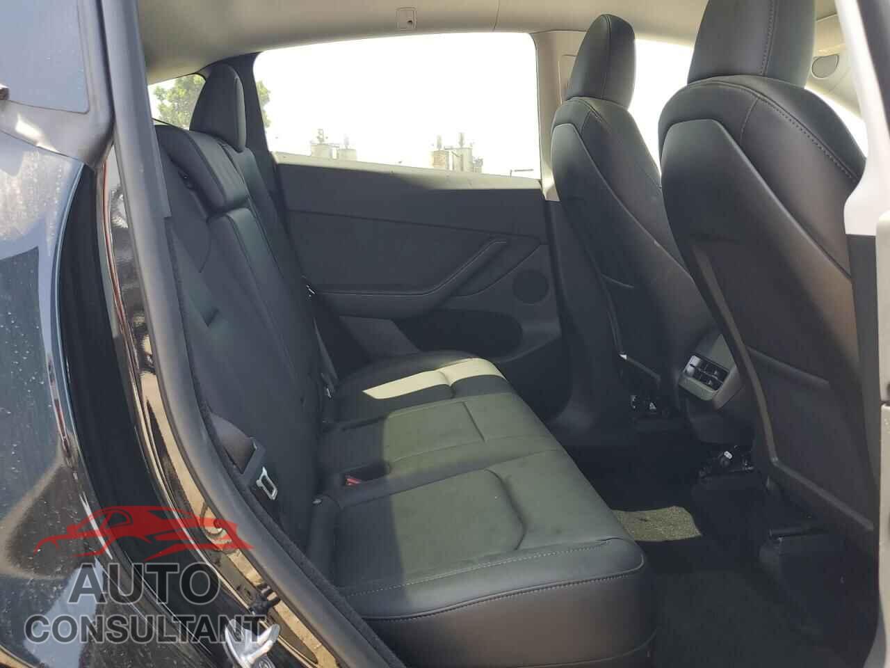 TESLA MODEL Y 2024 - 7SAYGDEE3RF123206