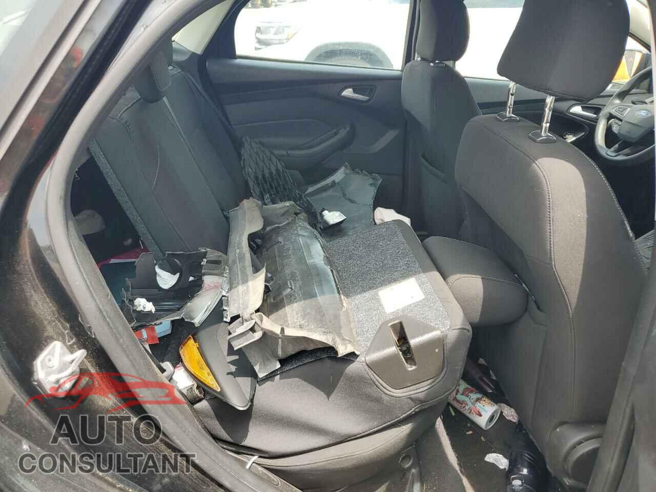 FORD FOCUS 2015 - 1FADP3F29FL208804