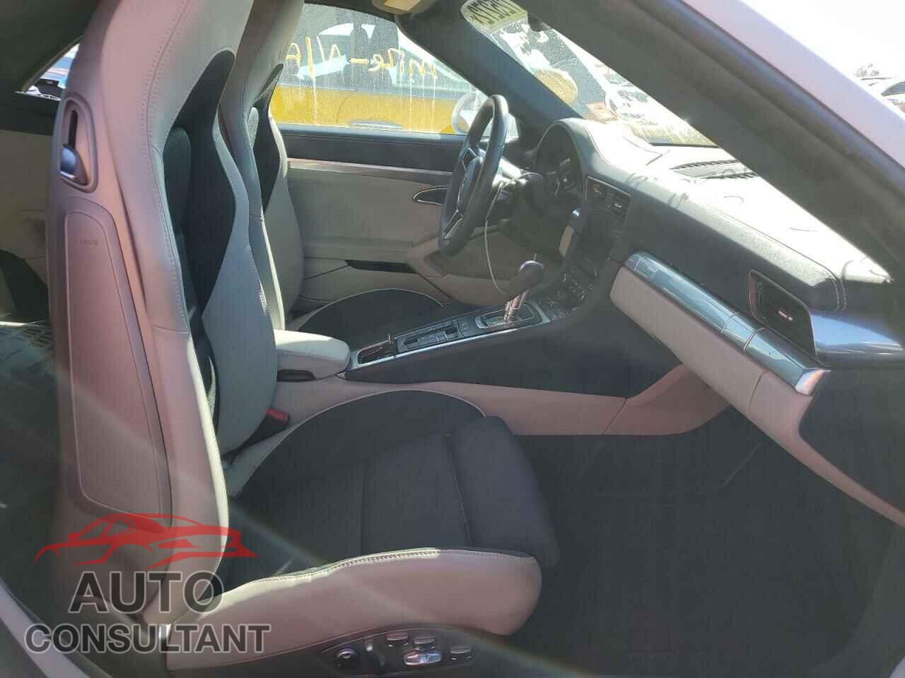 PORSCHE 911 2018 - WP0CA2A98JS138491