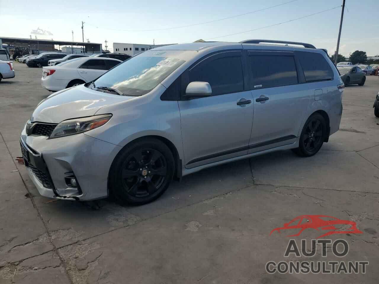 TOYOTA SIENNA 2018 - 5TDXZ3DC8JS943228