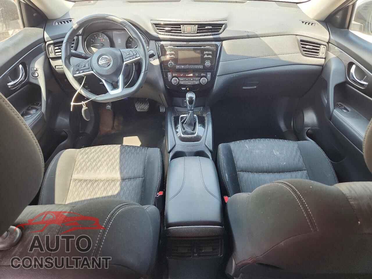 NISSAN ROGUE 2017 - KNMAT2MT8HP564669