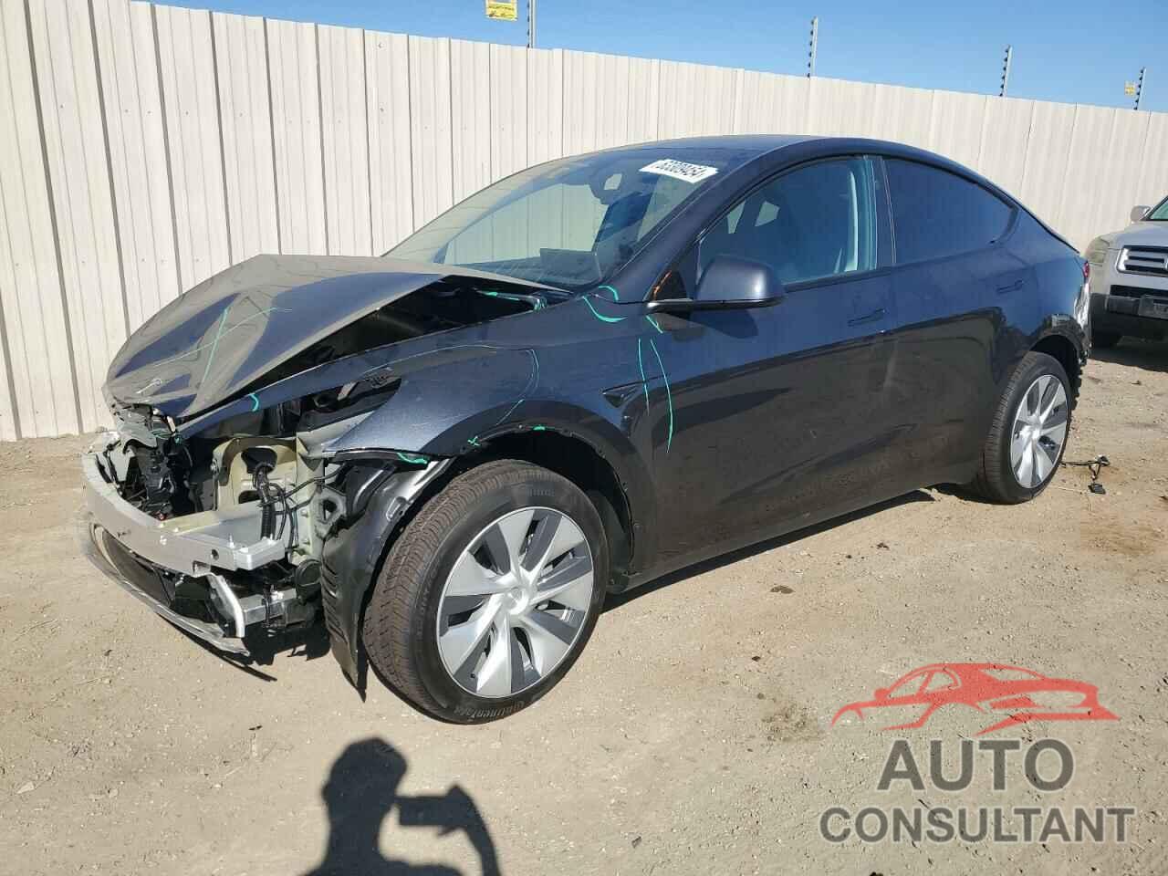 TESLA MODEL Y 2024 - 7SAYGDEE9RF070673