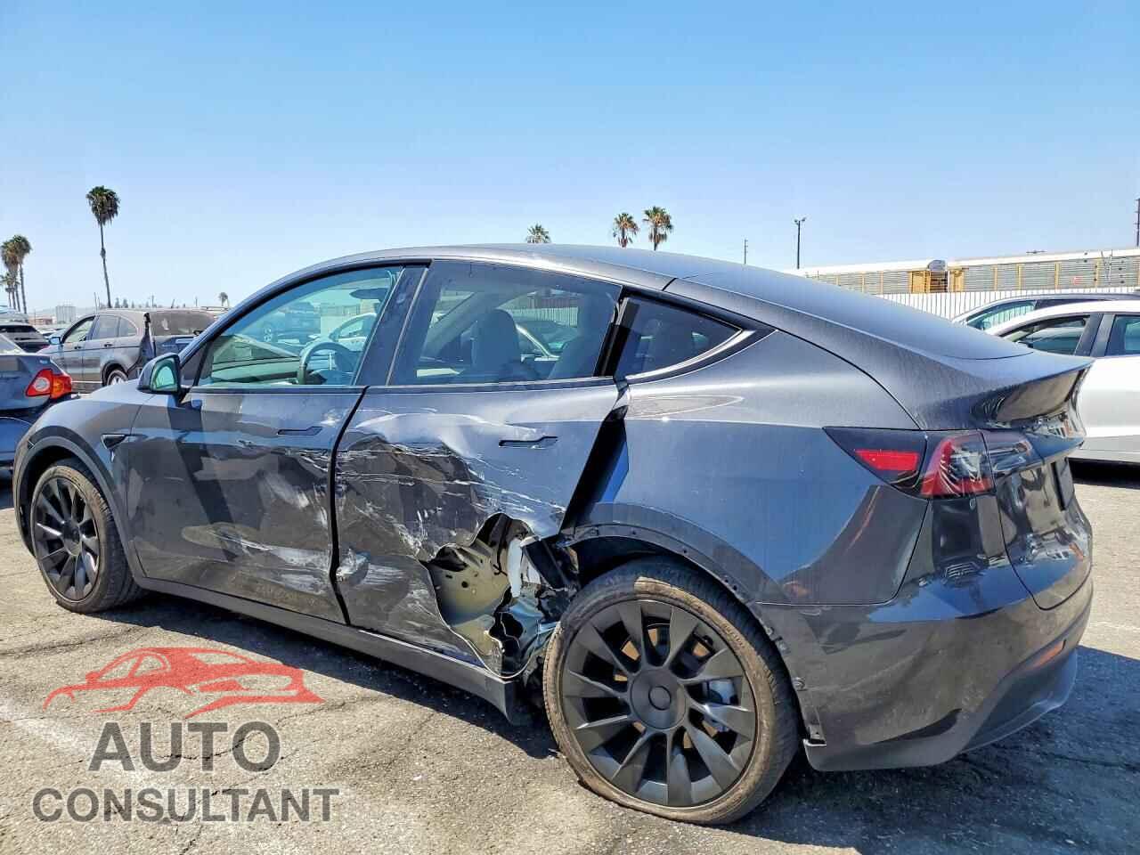 TESLA MODEL Y 2024 - 7SAYGAEEXRF009718