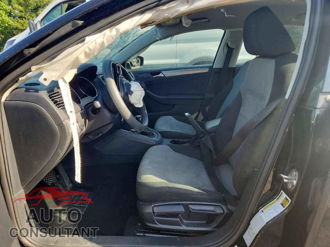 VOLKSWAGEN JETTA 2017 - 3VW2B7AJXHM348736