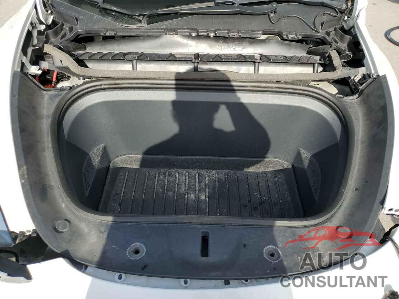 TESLA MODEL Y 2020 - 5YJYGDEE6LF030894
