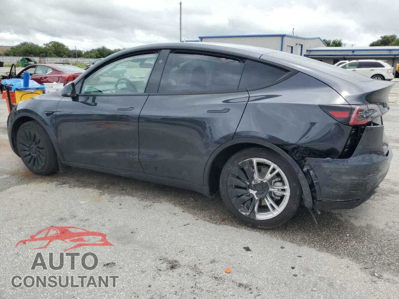 TESLA MODEL Y 2024 - 7SAYGAEE3RF048067