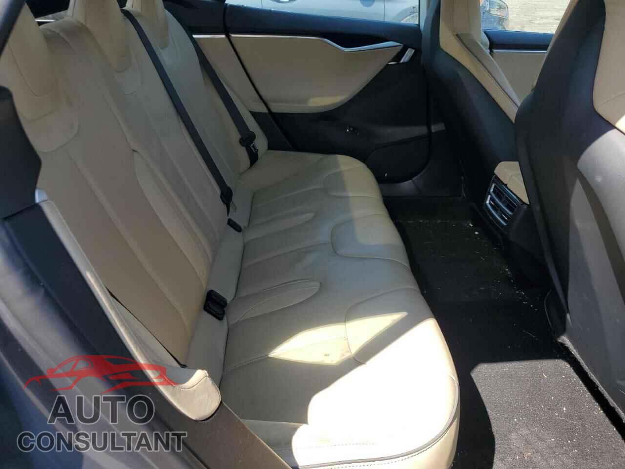 TESLA MODEL S 2013 - 5YJSA1DP5DFP25815
