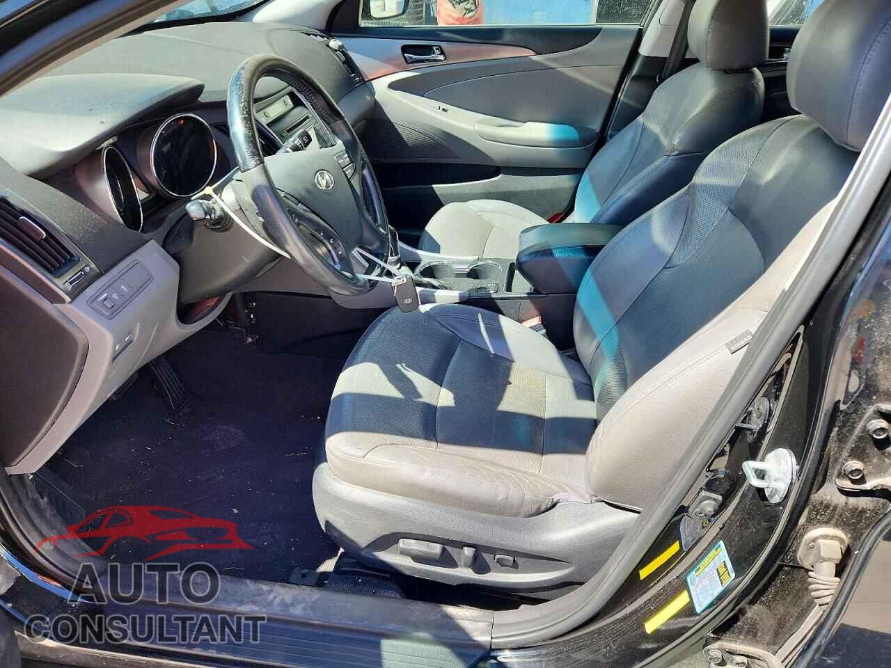 HYUNDAI SONATA 2012 - KMHEC4A46CA042012