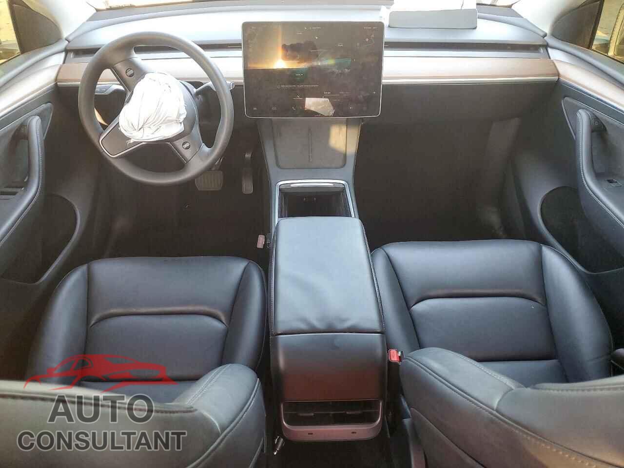 TESLA MODEL Y 2024 - 7SAYGDEE7RF152157