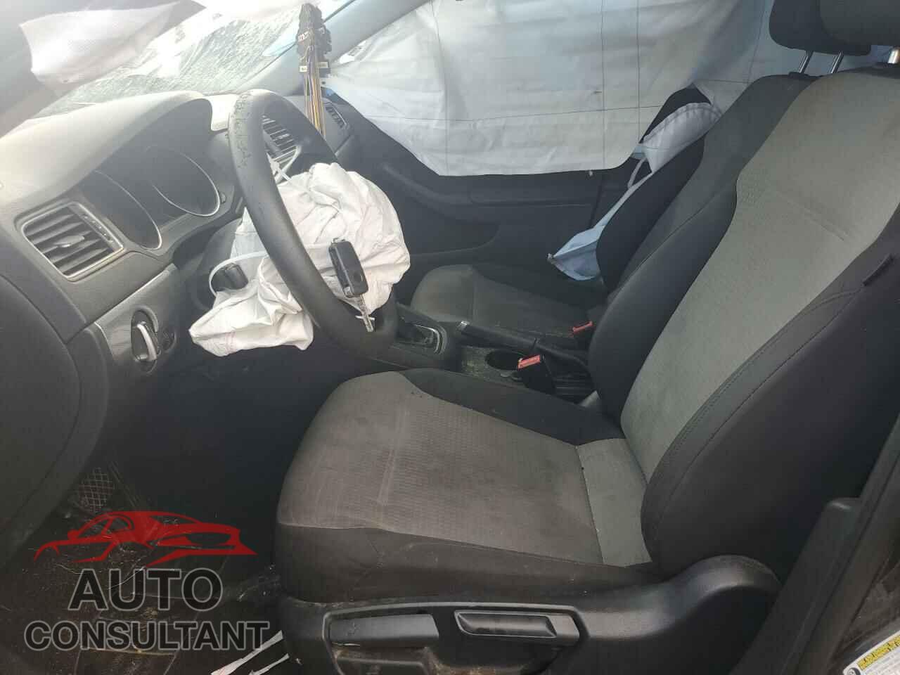 VOLKSWAGEN JETTA 2018 - 3VW2B7AJXJM254457