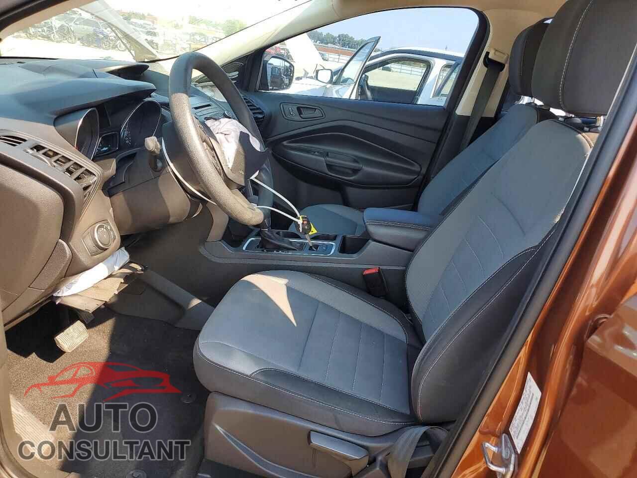 FORD ESCAPE 2017 - 1FMCU0F73HUE07865