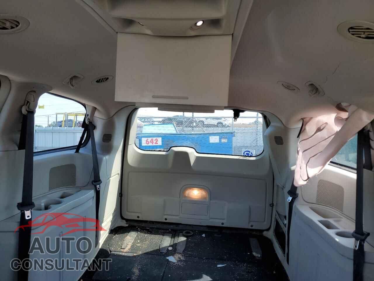 DODGE CARAVAN 2011 - 2D4RN5DG6BR748969