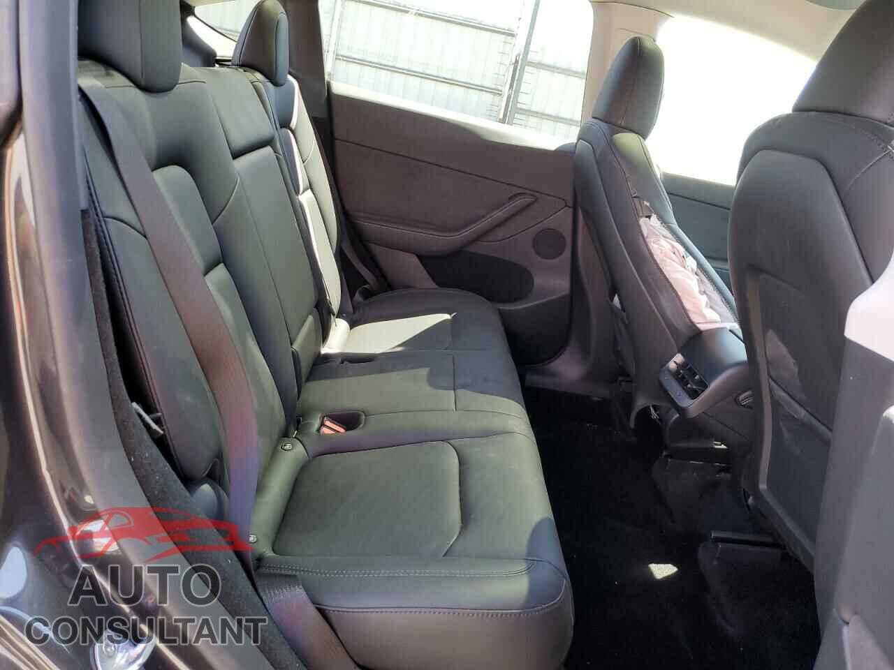 TESLA MODEL Y 2024 - 7SAYGDED6RF103524