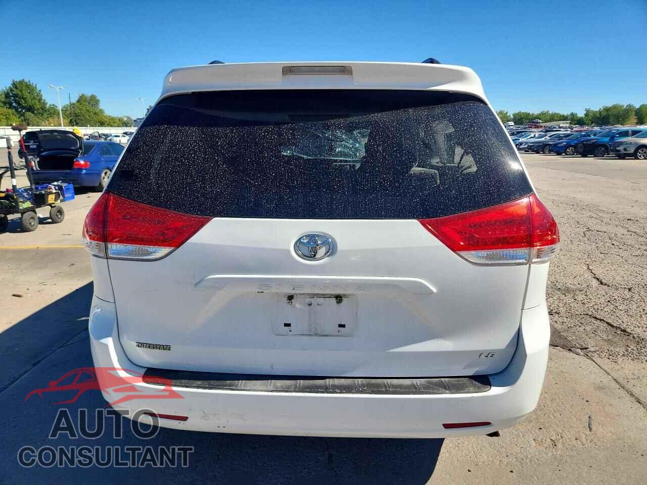 TOYOTA SIENNA 2011 - 5TDKK3DC9BS070847