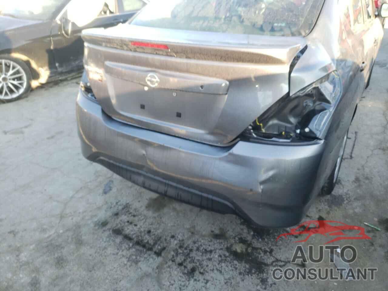 NISSAN VERSA 2018 - 3N1CN7AP4JL828577