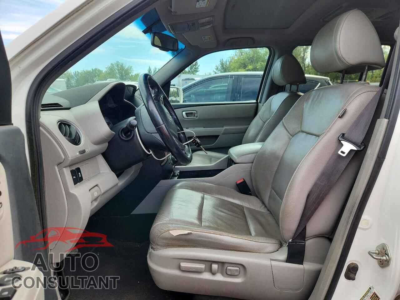 HONDA PILOT 2014 - 5FNYF4H9XEB017165