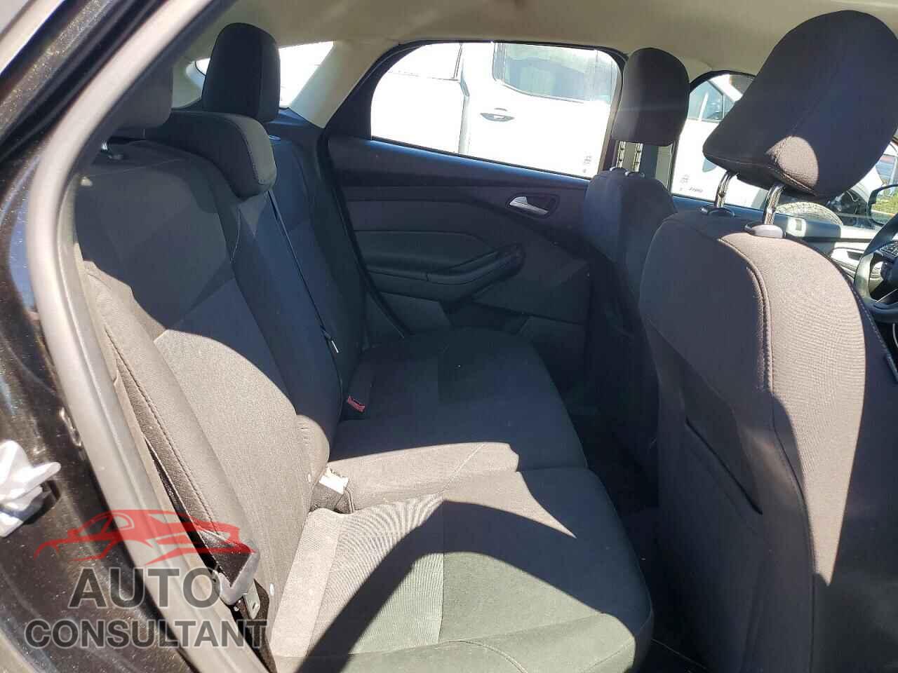 FORD FOCUS 2015 - 1FADP3K23FL330094