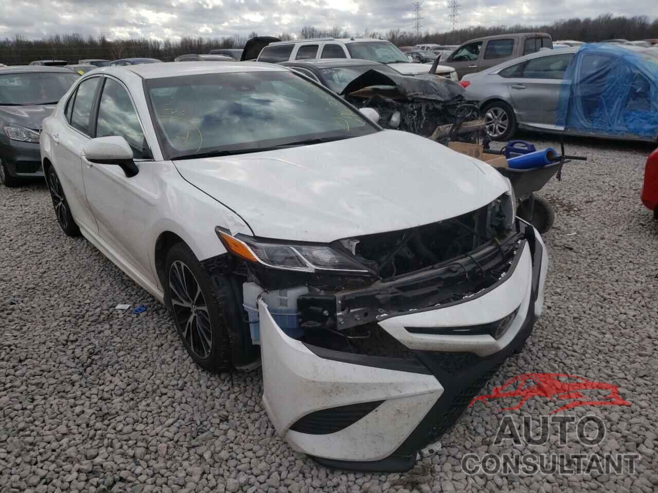 TOYOTA CAMRY 2018 - 4T1B11HK1JU066077
