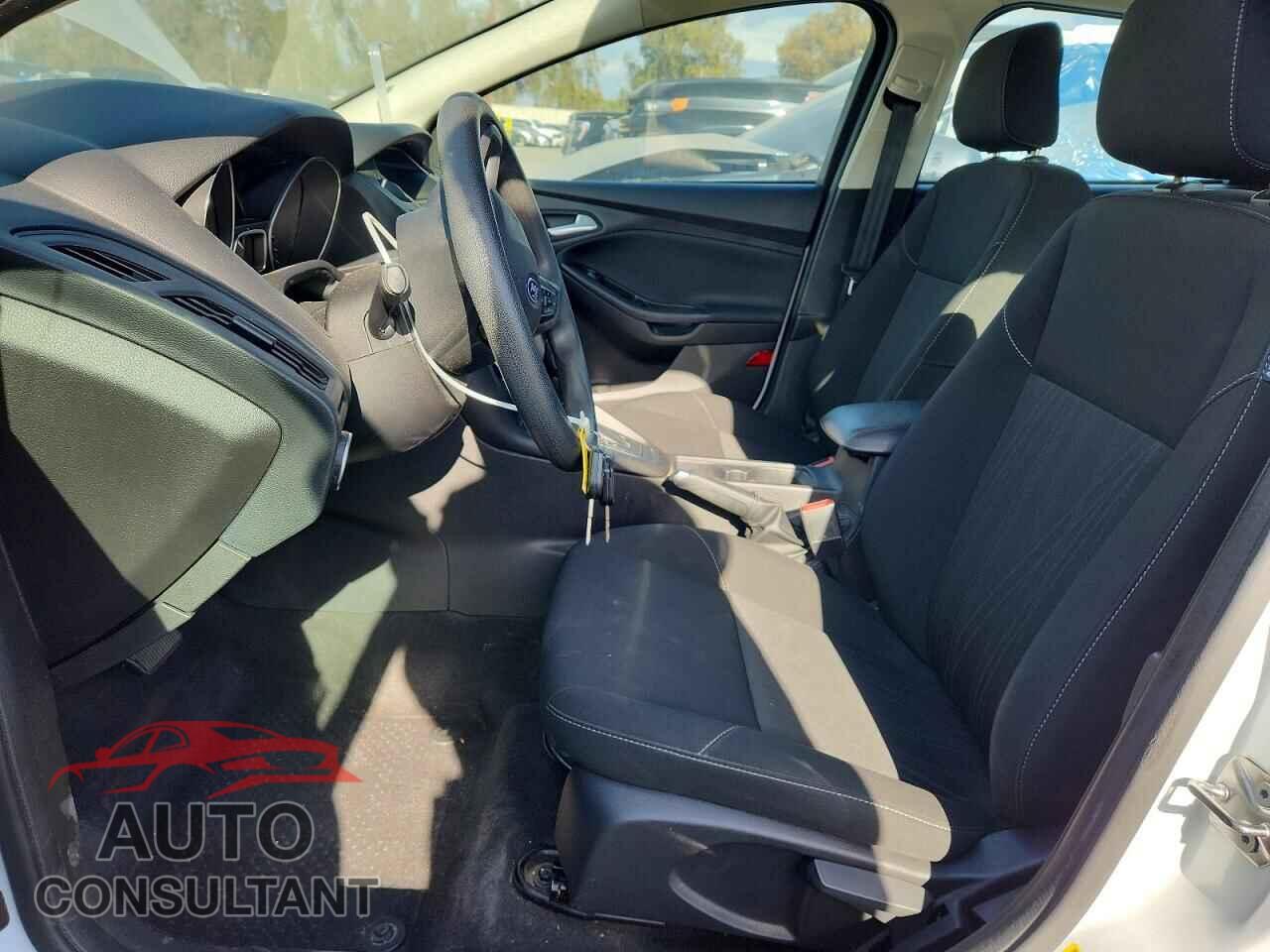 FORD FOCUS 2018 - 1FADP3F24JL293382