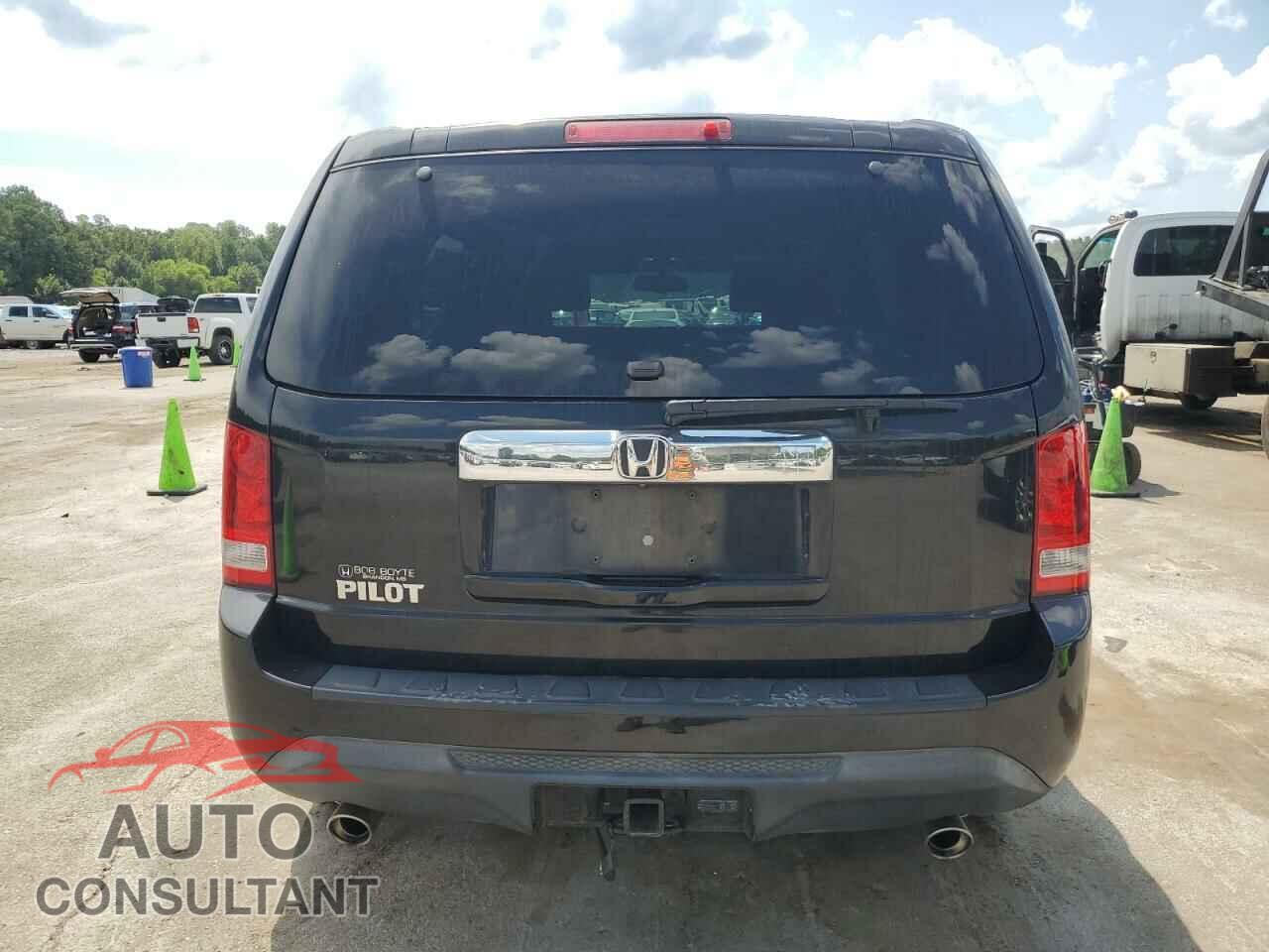 HONDA PILOT 2015 - 5FNYF3H50FB016549