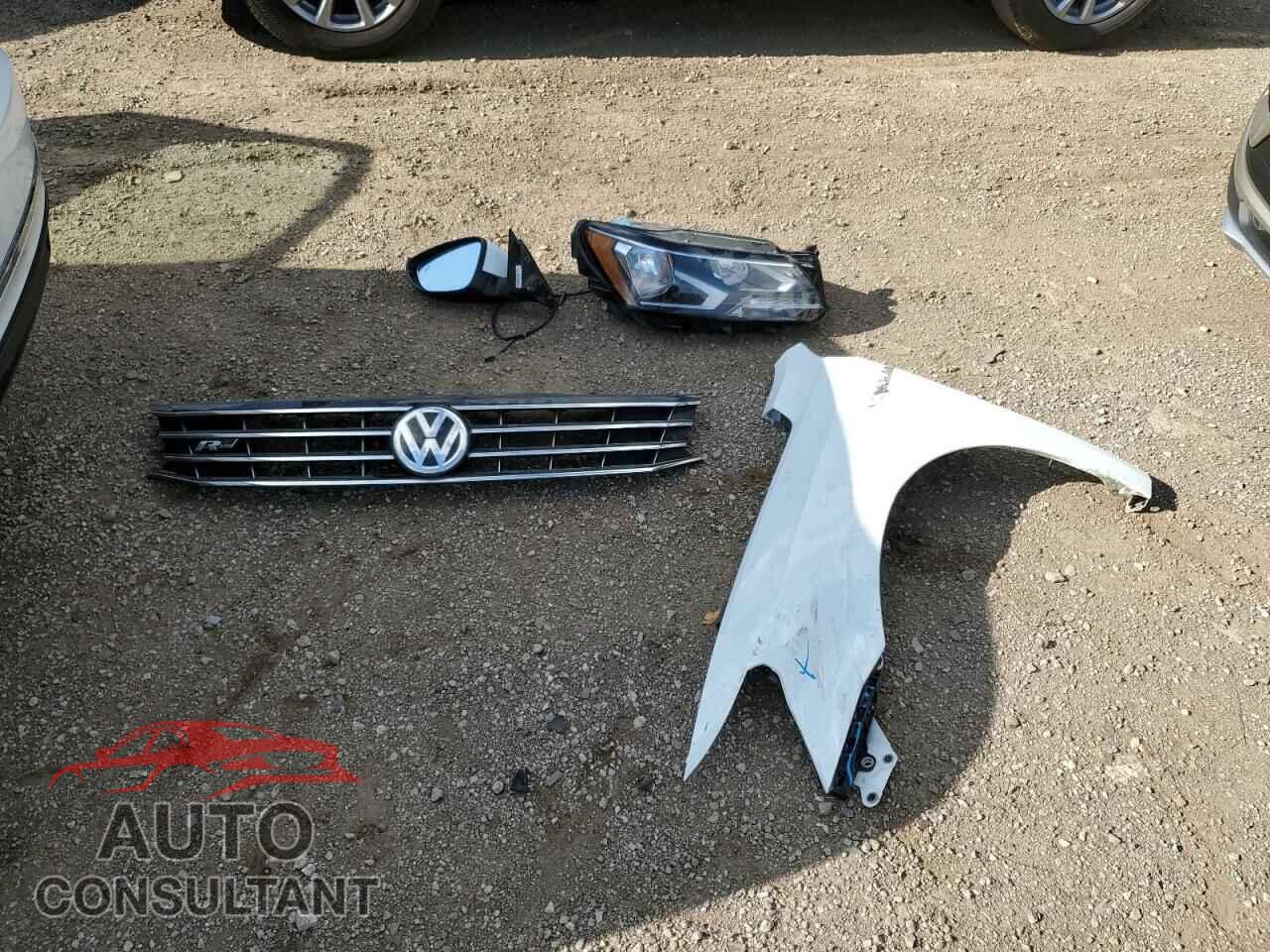 VOLKSWAGEN PASSAT 2018 - 1VWAA7A39JC043302