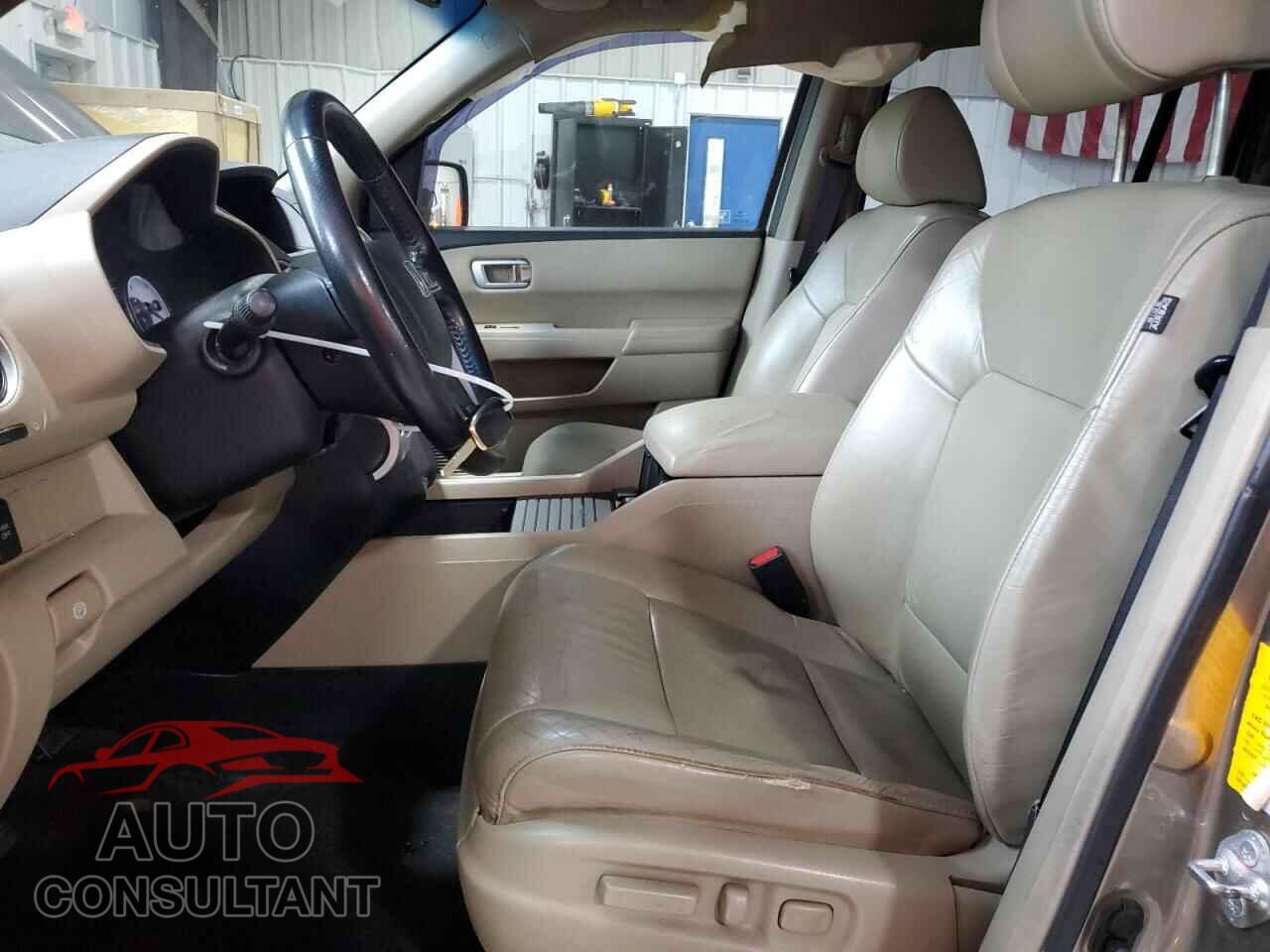 HONDA PILOT 2010 - 5FNYF4H53AB031321