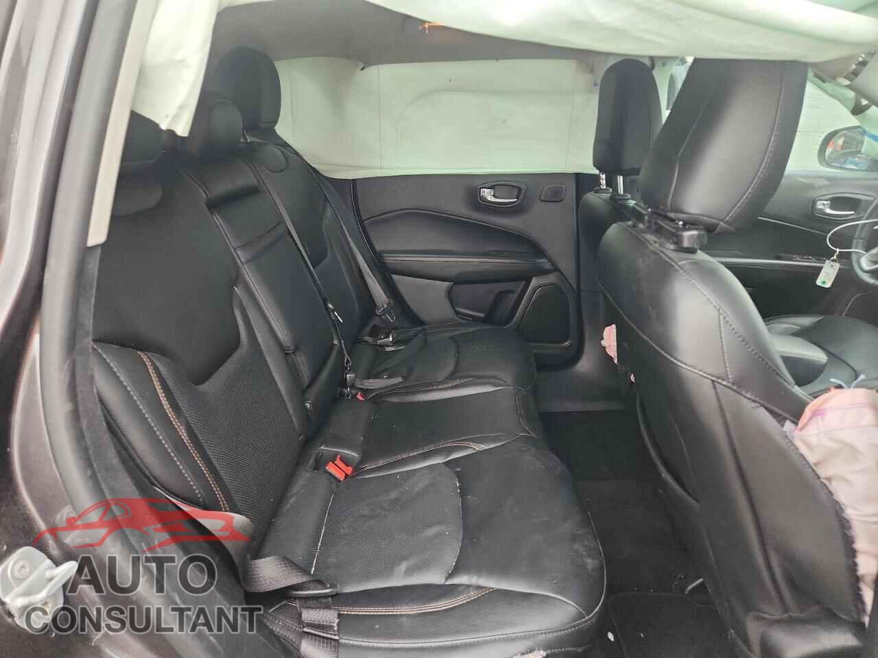 JEEP COMPASS 2018 - 3C4NJCCB8JT205183