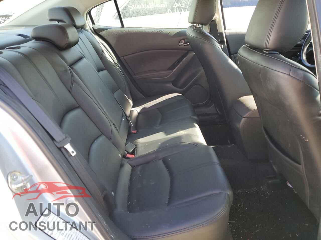 MAZDA 3 2018 - 3MZBN1V32JM206791