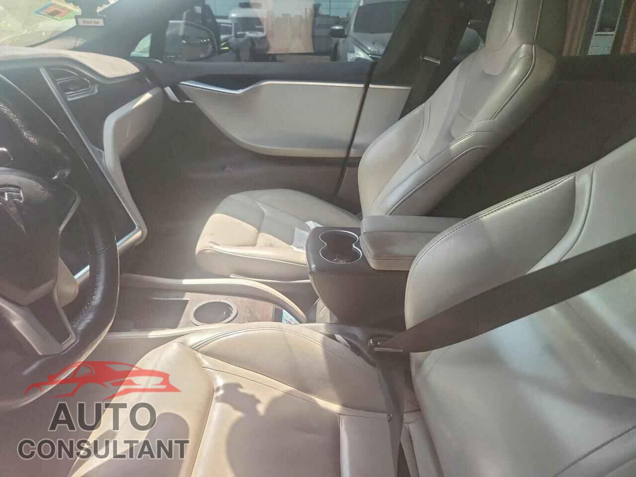 TESLA MODEL S 2015 - 5YJSA4S24FF094700