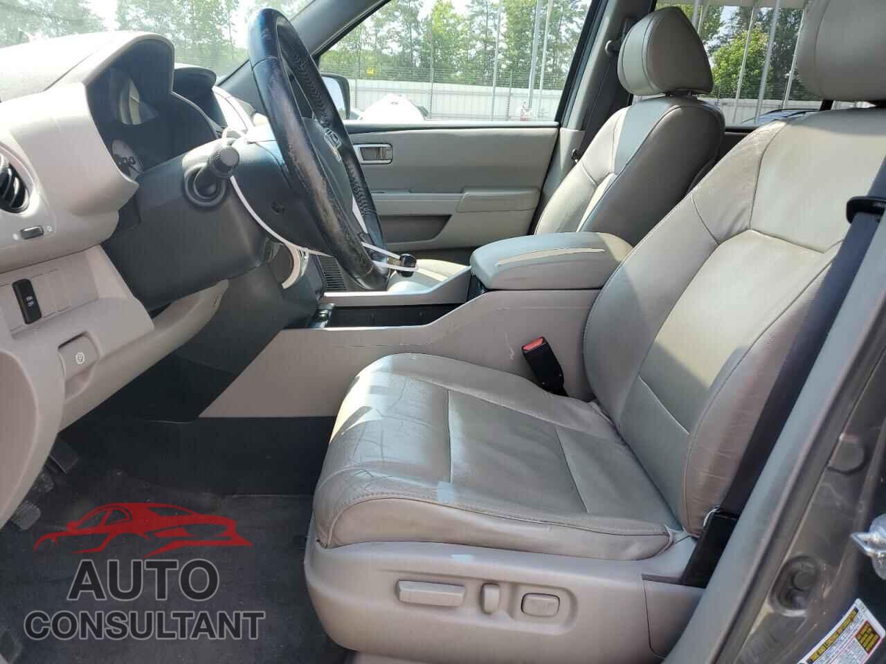 HONDA PILOT 2011 - 5FNYF4H50BB024604