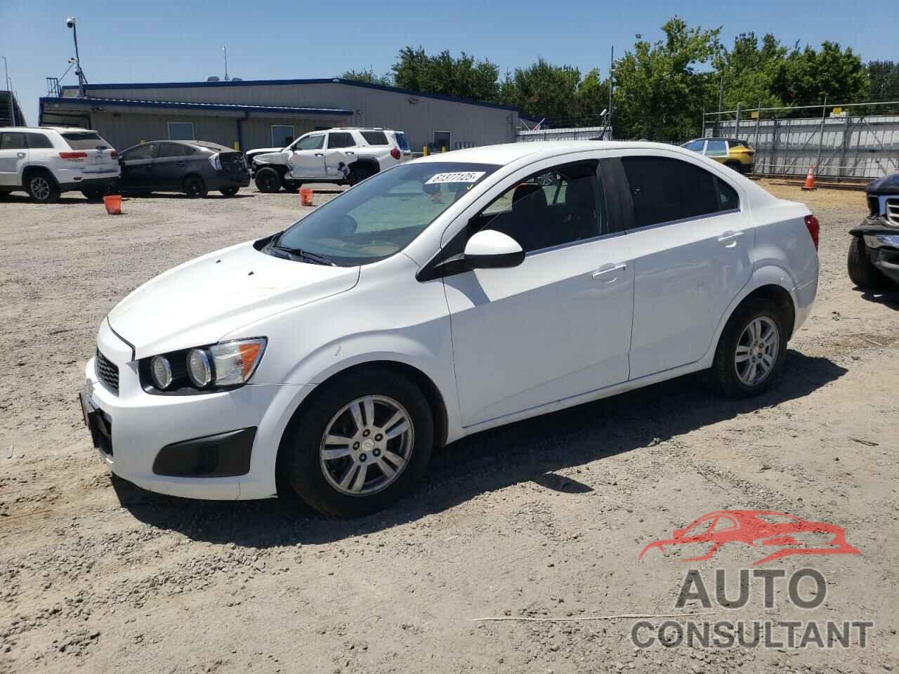 CHEVROLET SONIC 2013 - 1G1JC5SB6D4100926