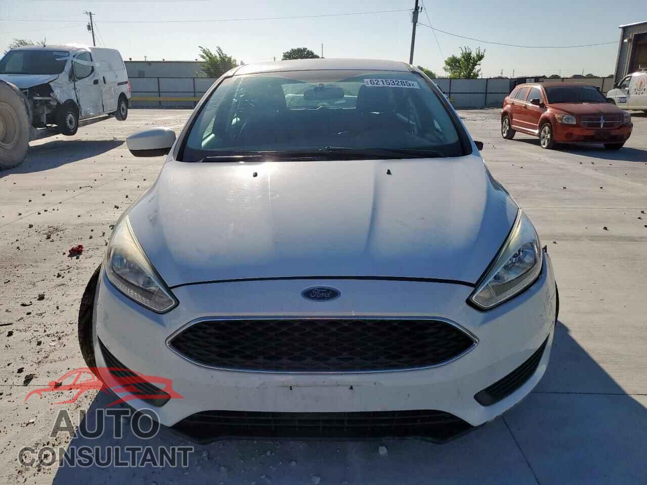 FORD FOCUS 2018 - 1FADP3K2XJL315715