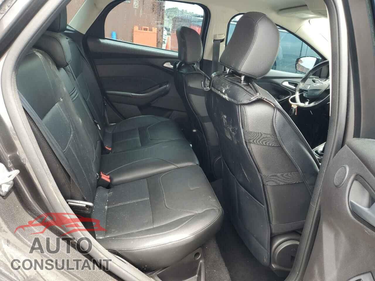 FORD FOCUS 2015 - 1FADP3N28FL239706