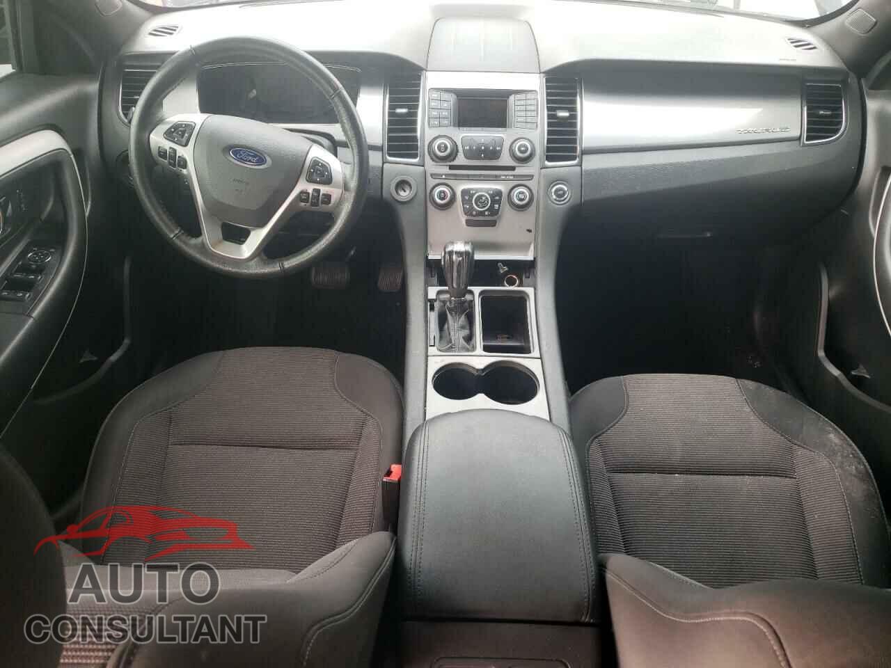 FORD TAURUS 2019 - 1FAHP2E86KG110835